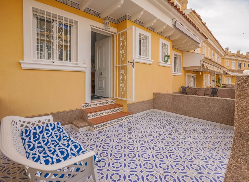 Reventa - Casa adosada - La Marina - Urb. La Marina