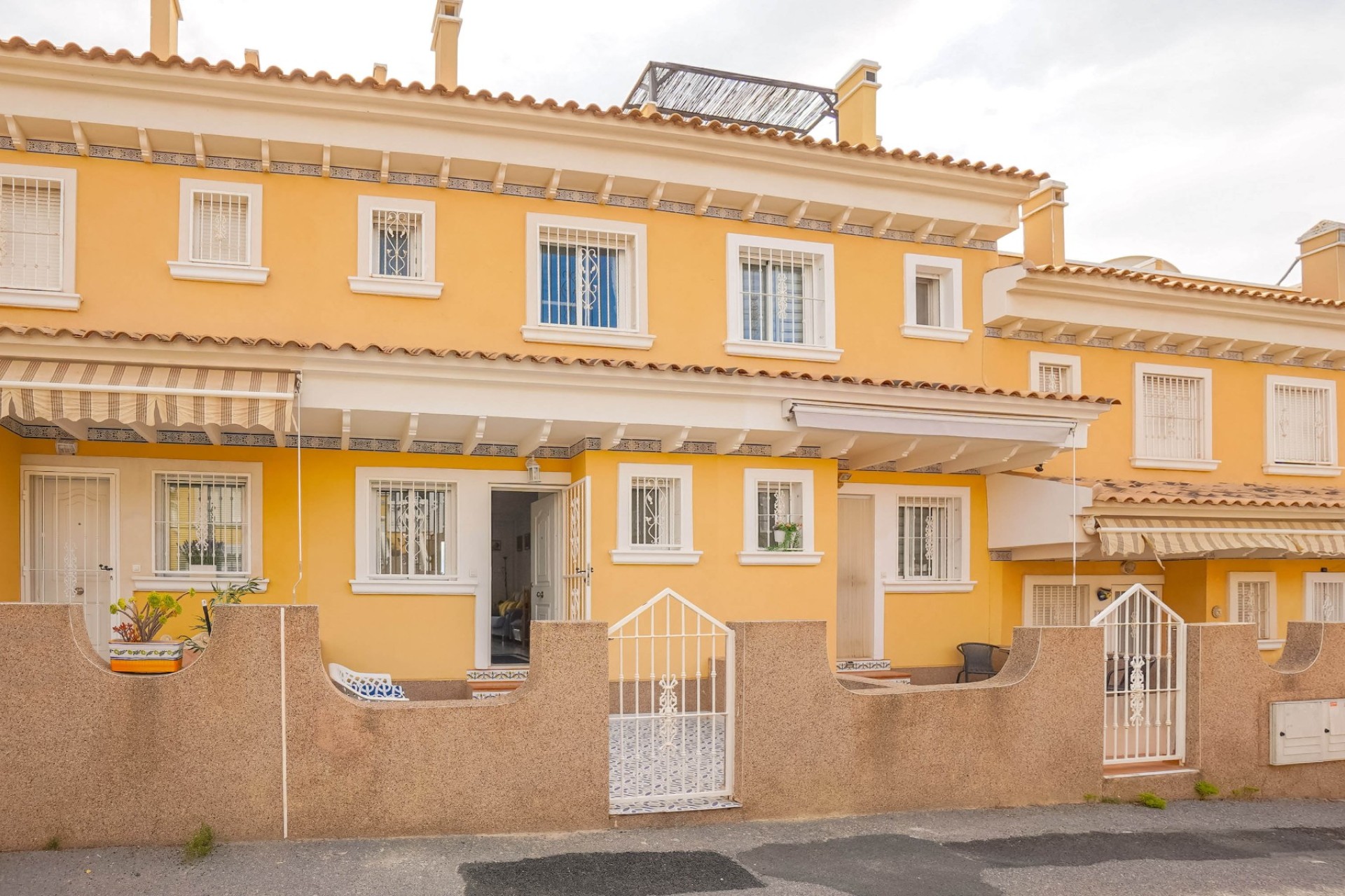 Reventa - Casa adosada - La Marina - Urb. La Marina