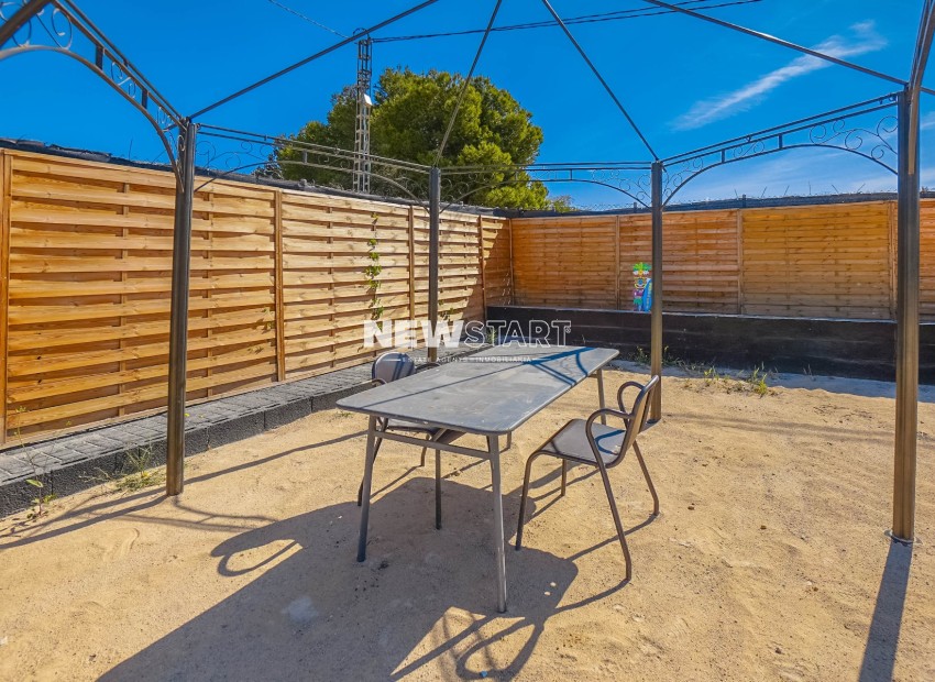 Reventa - Casa de campo-Finca - La Marina - Urb. La Marina
