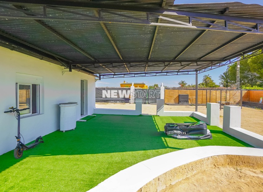 Reventa - Casa de campo-Finca - La Marina - Urb. La Marina