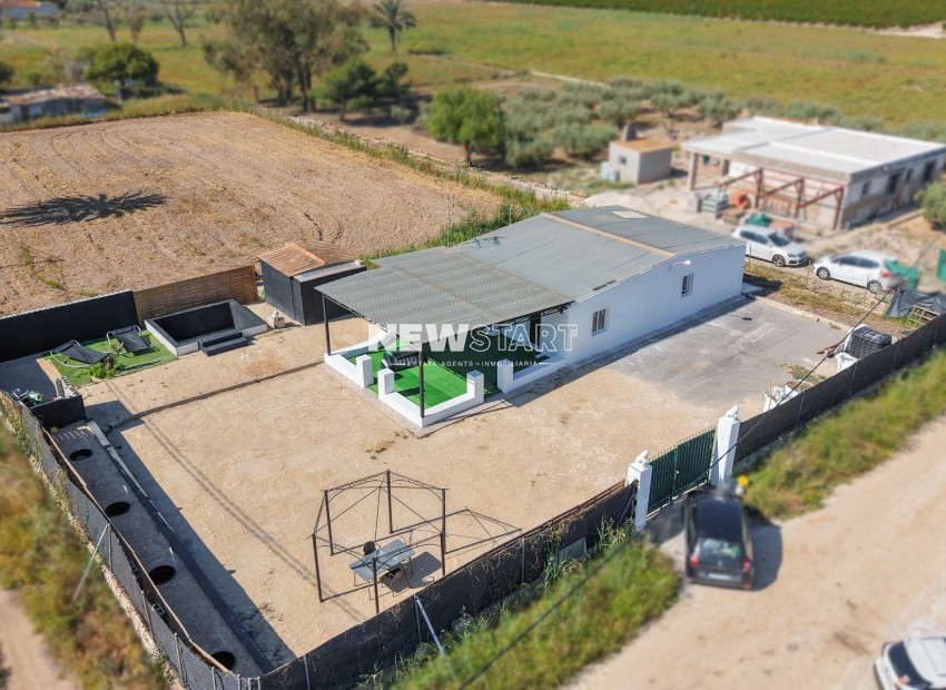 Reventa - Casa de campo-Finca - La Marina - Urb. La Marina
