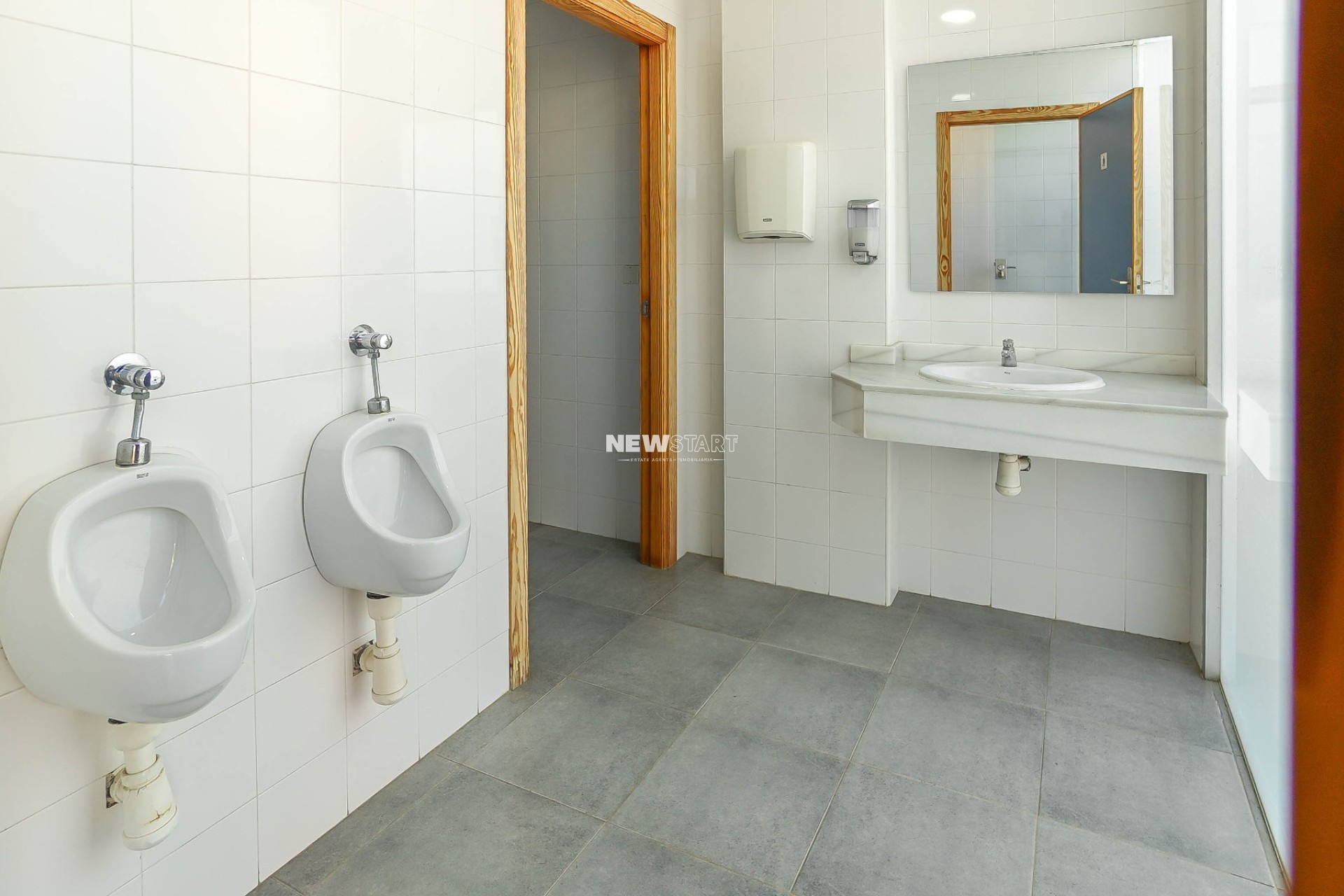 Reventa - Comercial - La Marina - Urb. La Marina