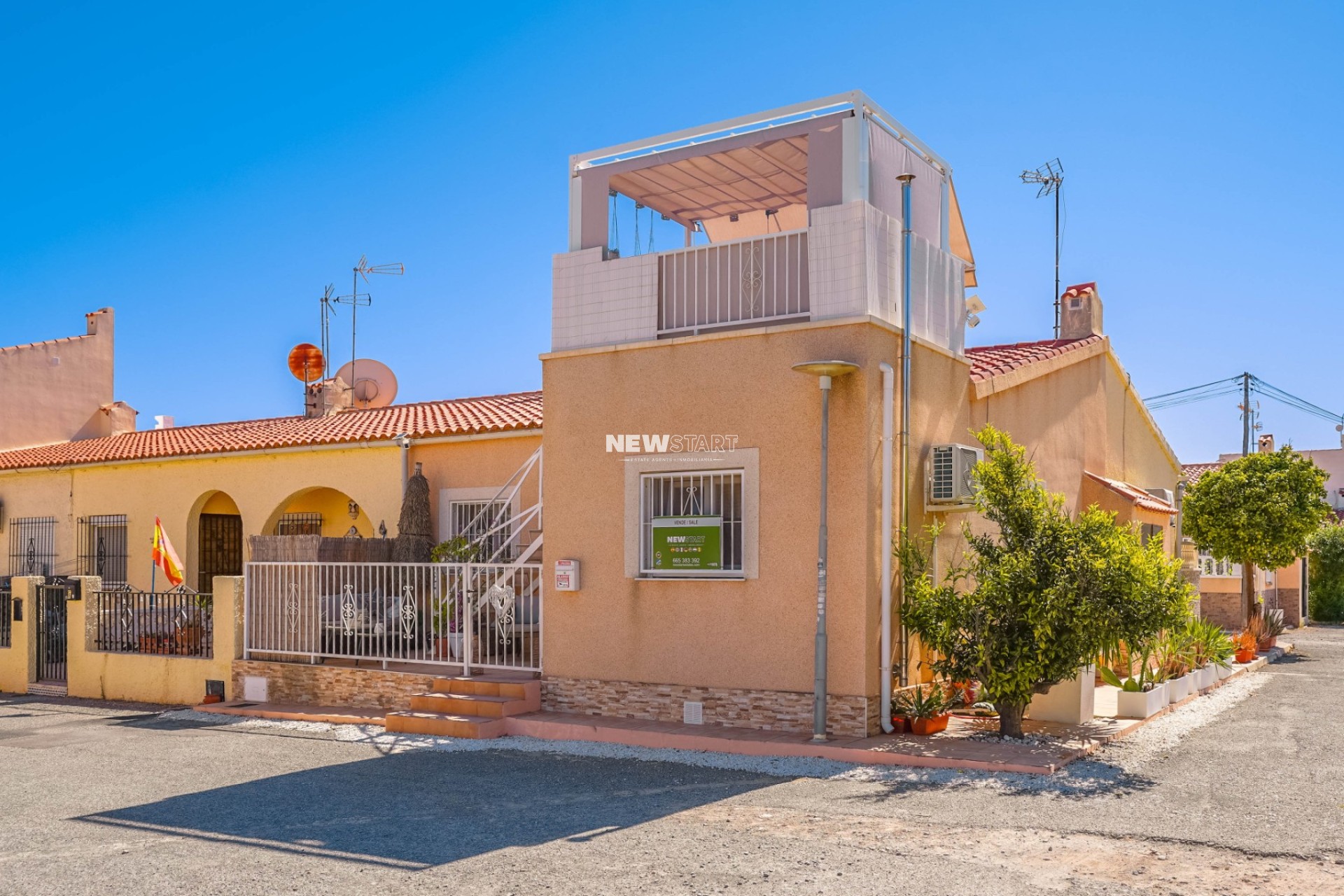 Reventa - End Terraced - La Marina - Urb. La Marina