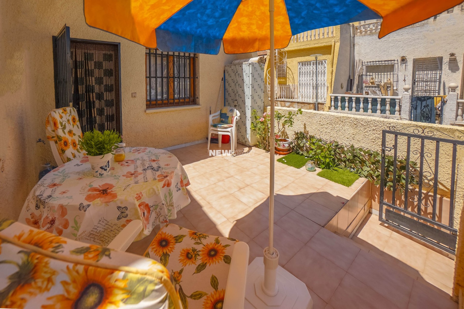 Reventa - End Terraced Townhouse - La Marina - Urb. La Marina