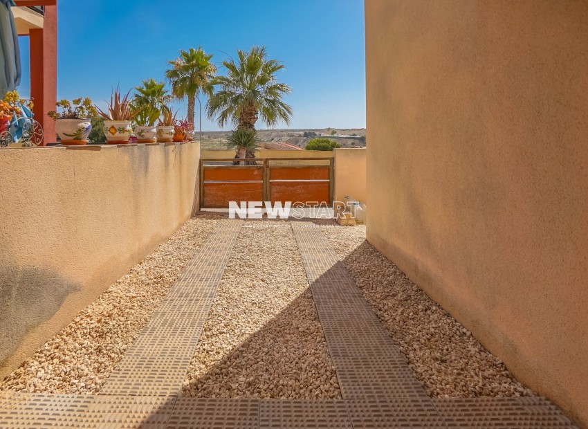 Reventa - End Terraced Townhouse - La Marina - Urb. La Marina