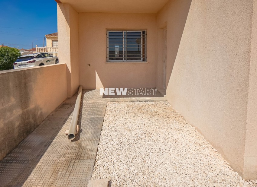 Reventa - End Terraced Townhouse - La Marina - Urb. La Marina