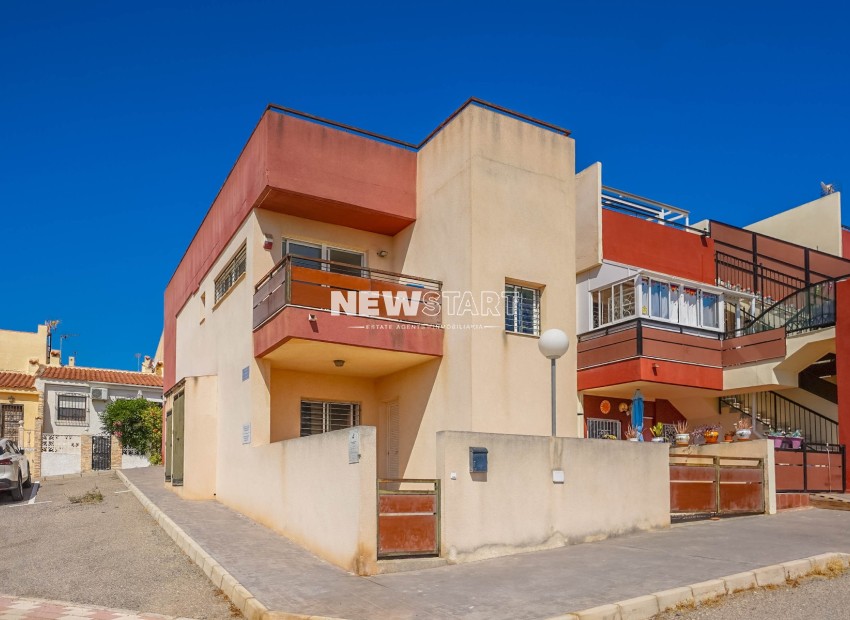 Reventa - End Terraced Townhouse - La Marina - Urb. La Marina