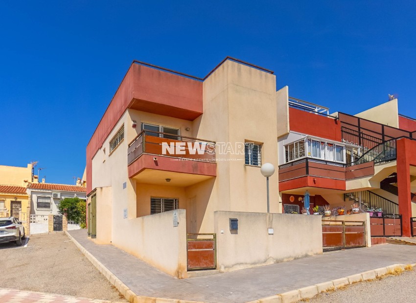 Reventa - End Terraced Townhouse - La Marina - Urb. La Marina