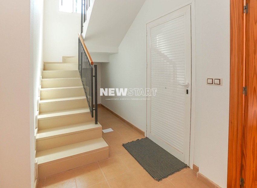 Reventa - End Terraced Townhouse - La Marina - Urb. La Marina