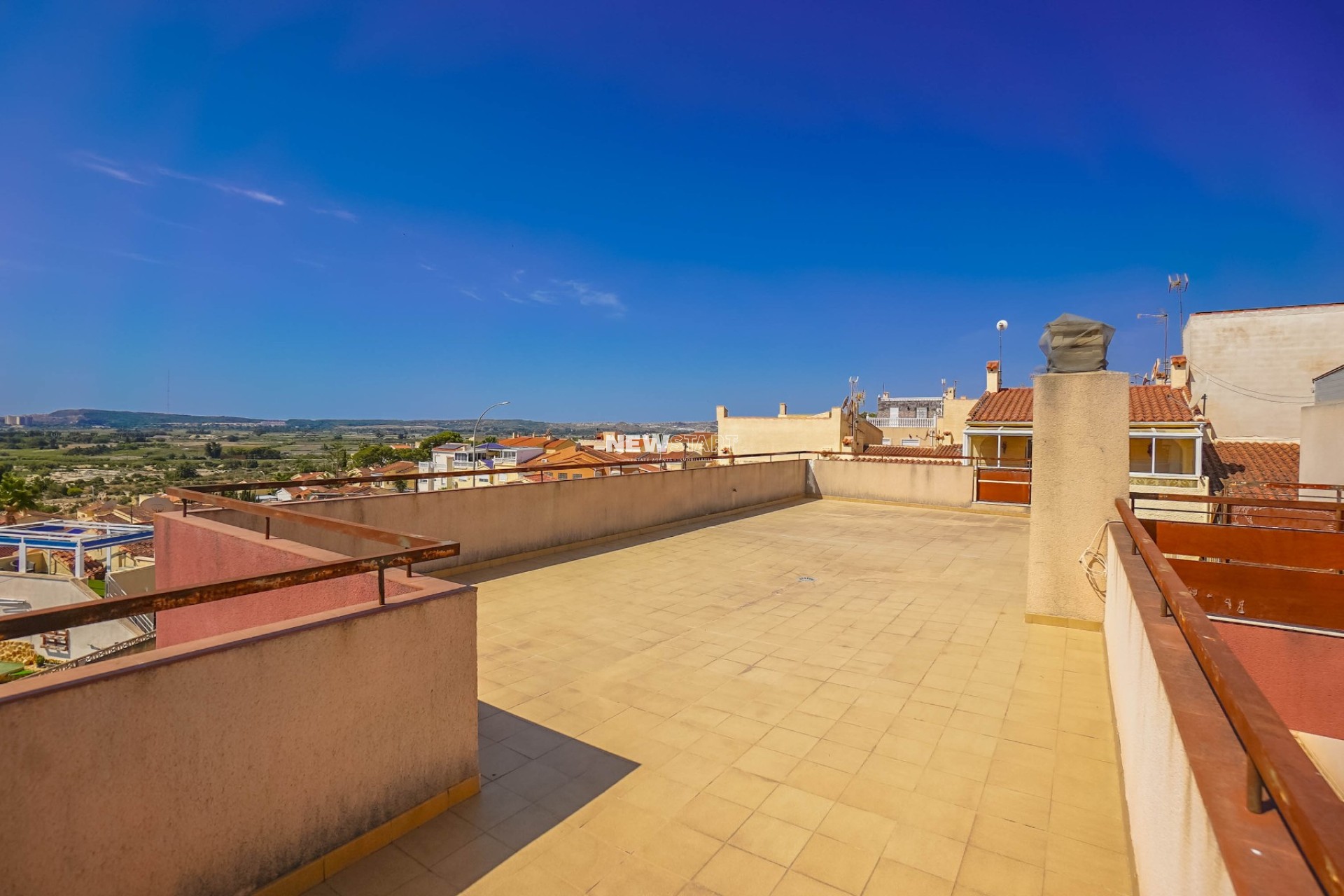 Reventa - End Terraced Townhouse - La Marina - Urb. La Marina