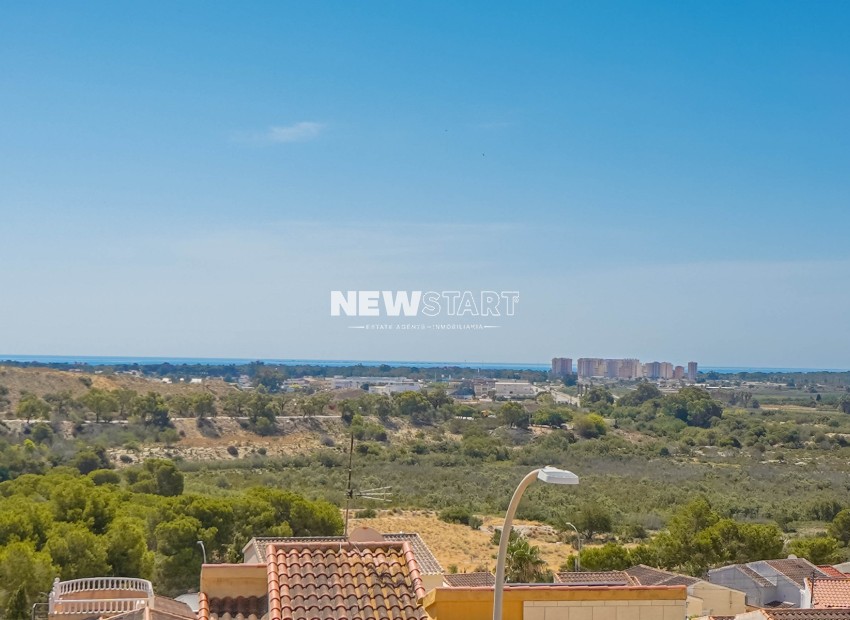 Reventa - End Terraced Townhouse - La Marina - Urb. La Marina
