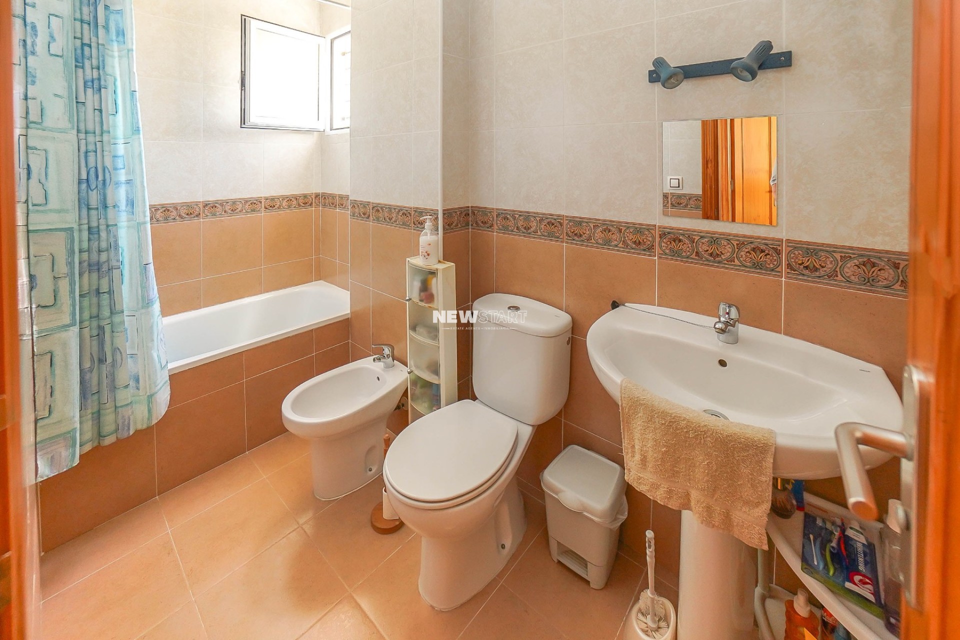 Reventa - End Terraced Townhouse - La Marina - Urb. La Marina