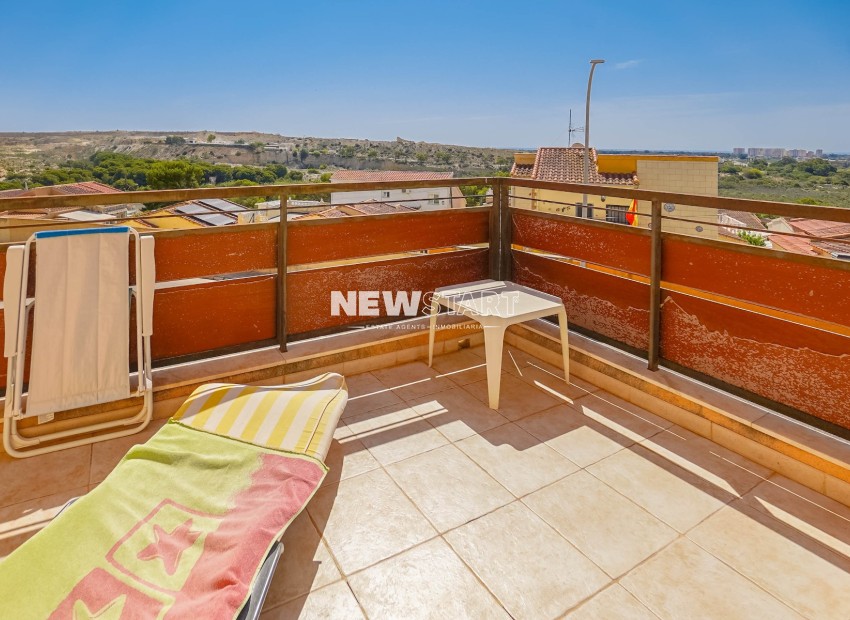 Reventa - End Terraced Townhouse - La Marina - Urb. La Marina