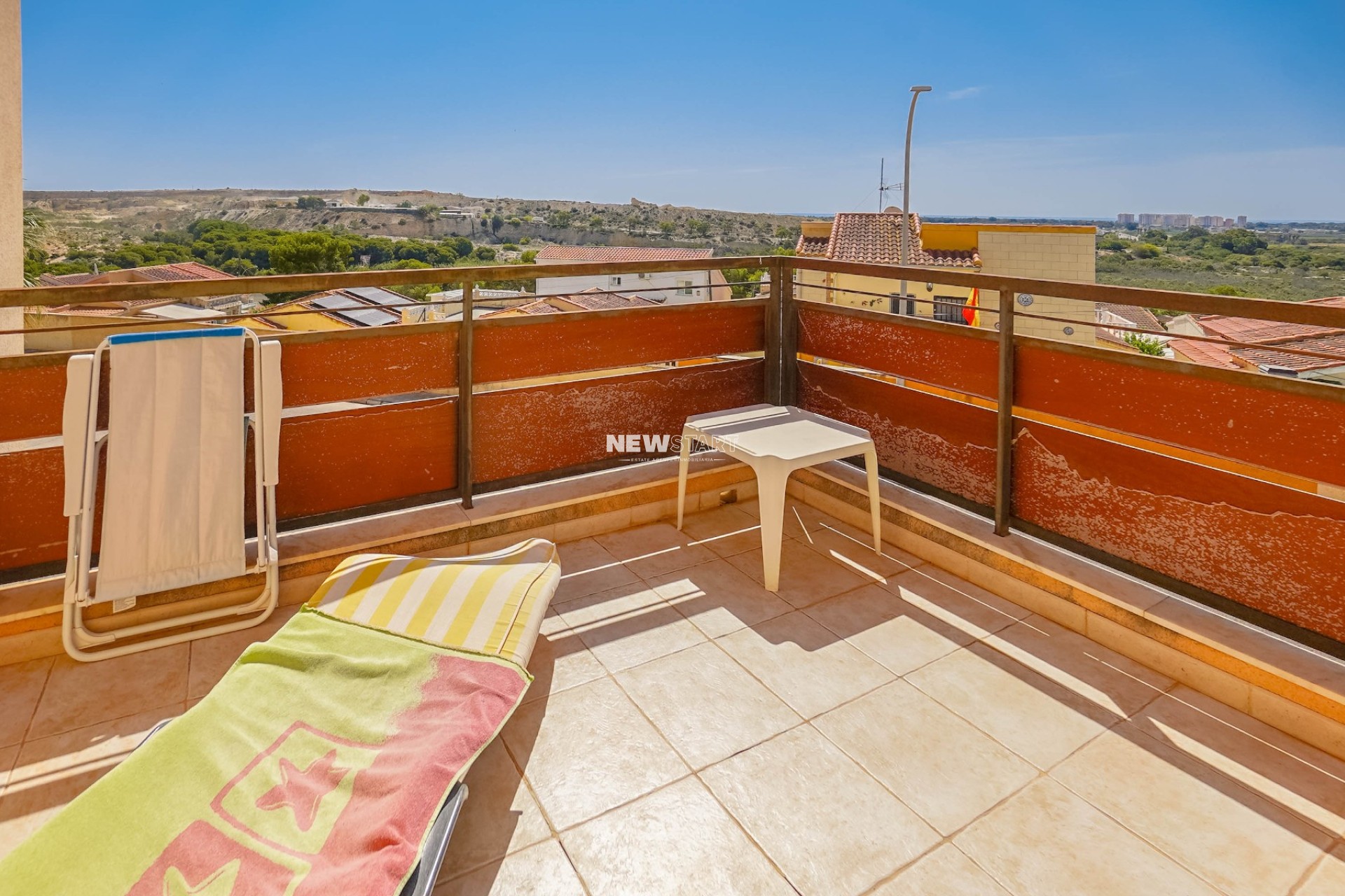 Reventa - End Terraced Townhouse - La Marina - Urb. La Marina