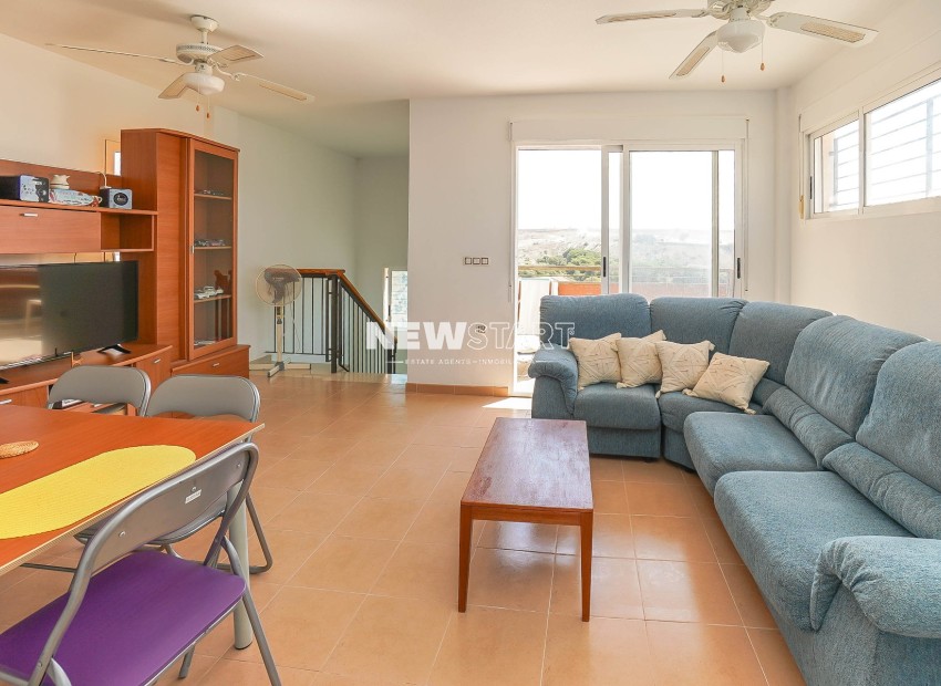 Reventa - End Terraced Townhouse - La Marina - Urb. La Marina