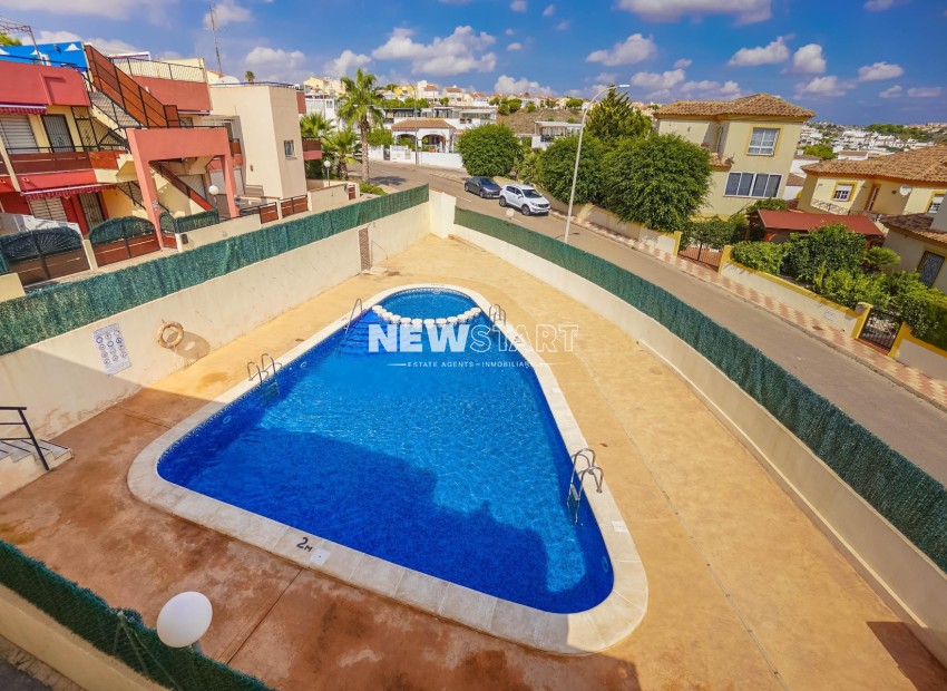 Reventa - End Terraced Townhouse - La Marina - Urb. La Marina