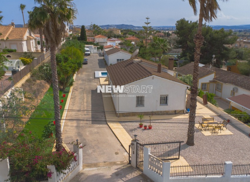 Reventa - Villa - La Marina - Urb. El Oasis