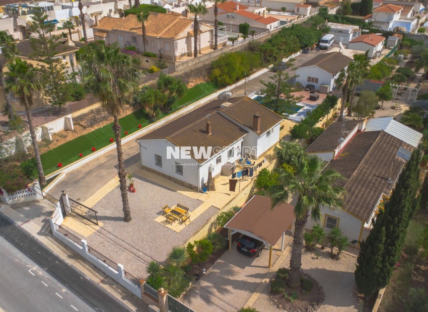 Reventa - Villa - La Marina - Urb. El Oasis