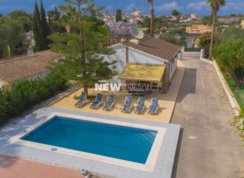 Reventa - Villa - La Marina - Urb. El Oasis