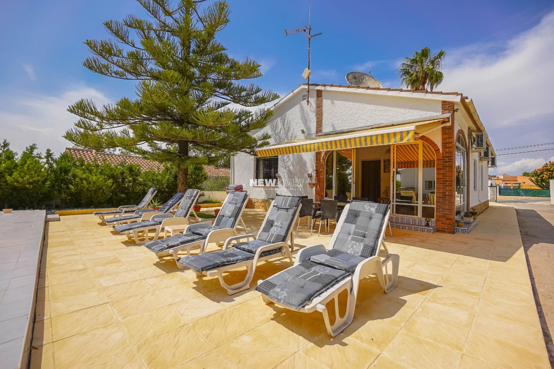 Reventa - Villa - La Marina - Urb. El Oasis