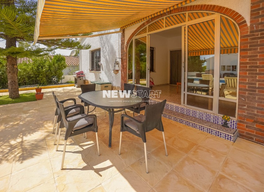 Reventa - Villa - La Marina - Urb. El Oasis