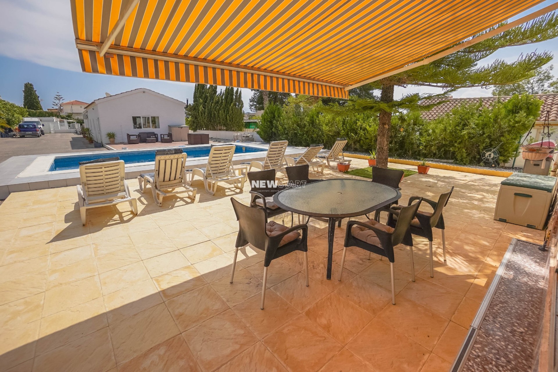 Reventa - Villa - La Marina - Urb. El Oasis