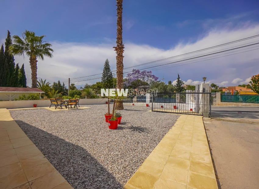 Reventa - Villa - La Marina - Urb. El Oasis