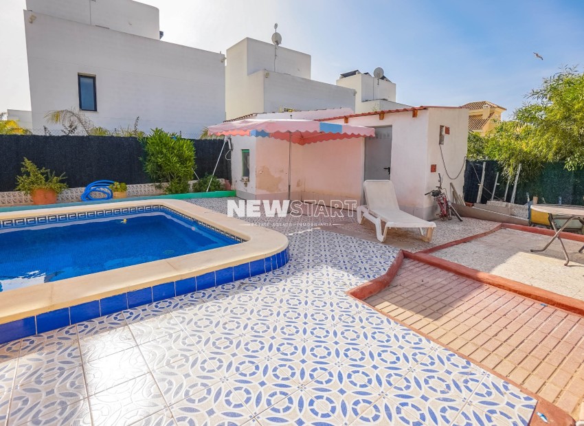 Reventa - Villa - La Marina - Urb. La Marina