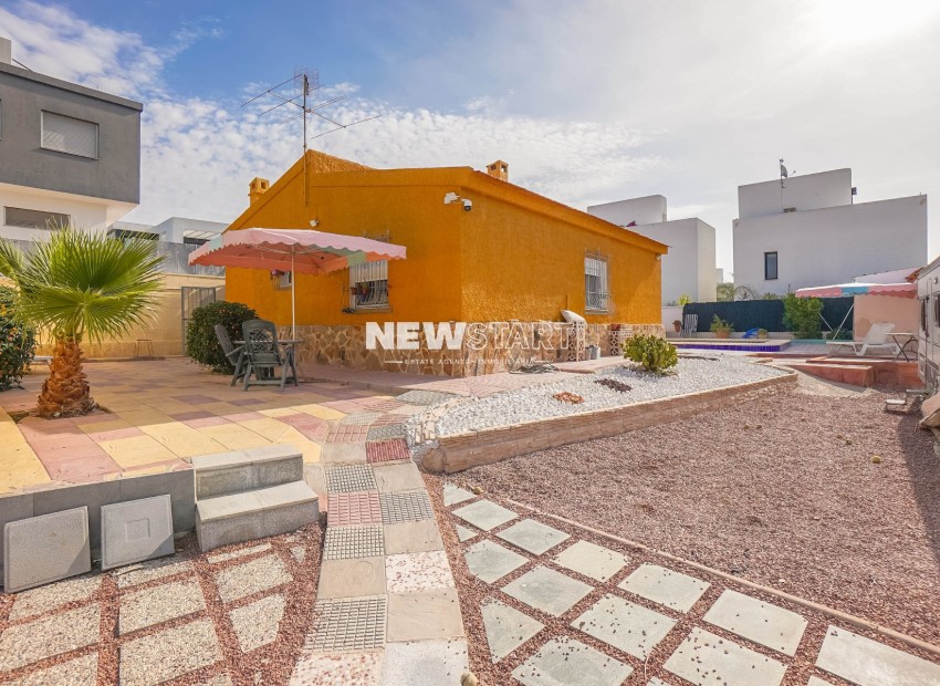 Reventa - Villa - La Marina - Urb. La Marina