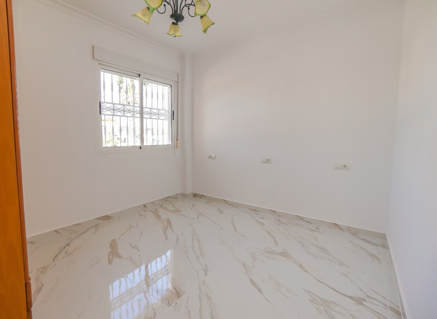 Reventa - Villa - La Marina - Urb. La Marina