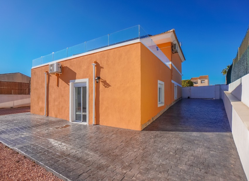 Reventa - Villa - La Marina - Urb. La Marina