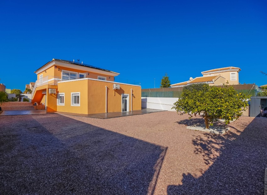 Reventa - Villa - La Marina - Urb. La Marina