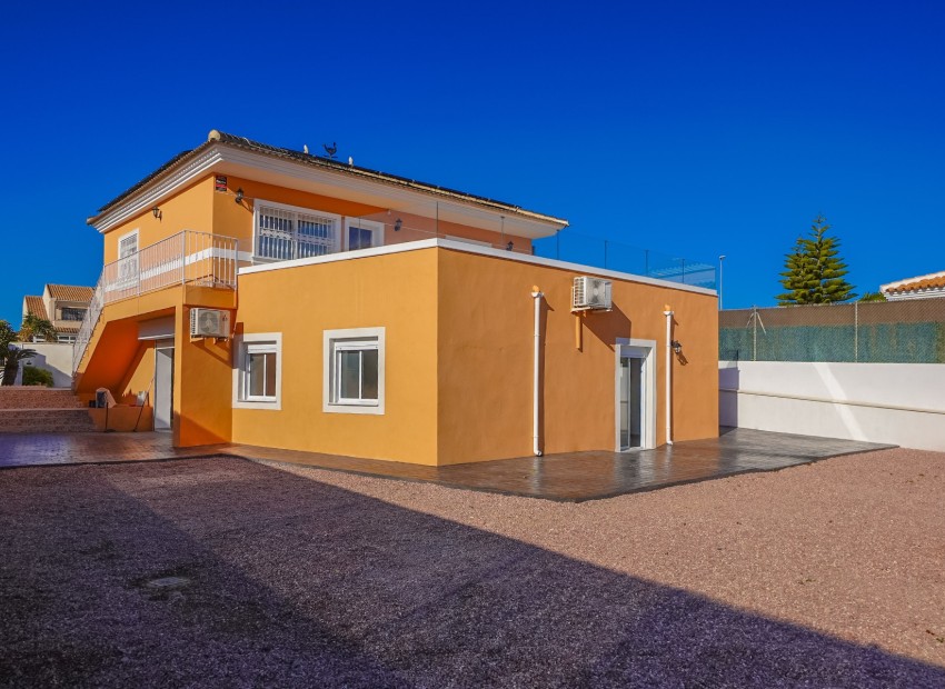 Reventa - Villa - La Marina - Urb. La Marina