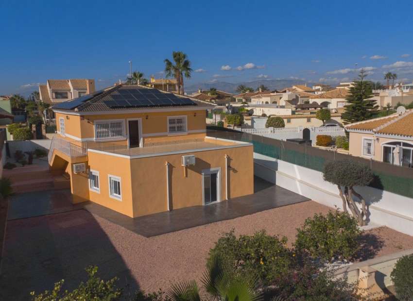 Reventa - Villa - La Marina - Urb. La Marina