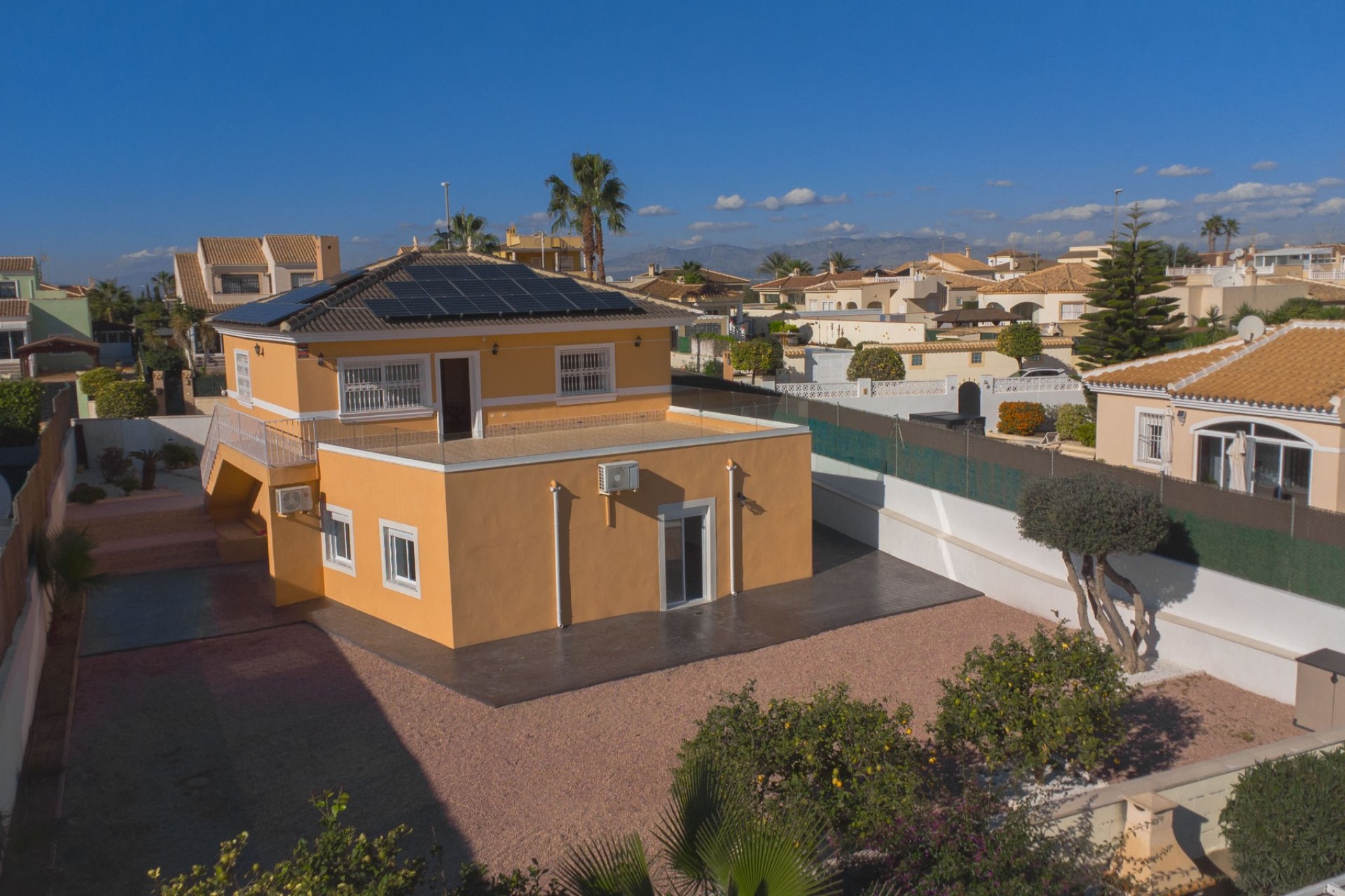 Reventa - Villa - La Marina - Urb. La Marina