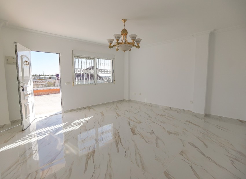 Reventa - Villa - La Marina - Urb. La Marina