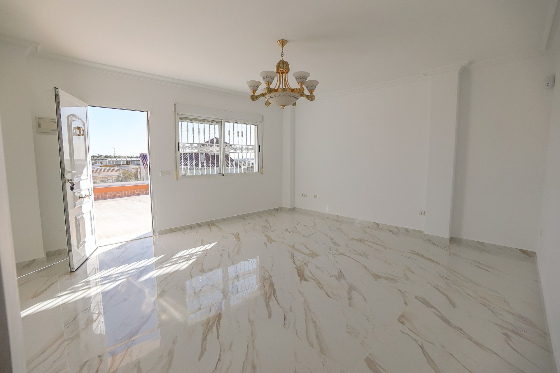 Reventa - Villa - La Marina - Urb. La Marina