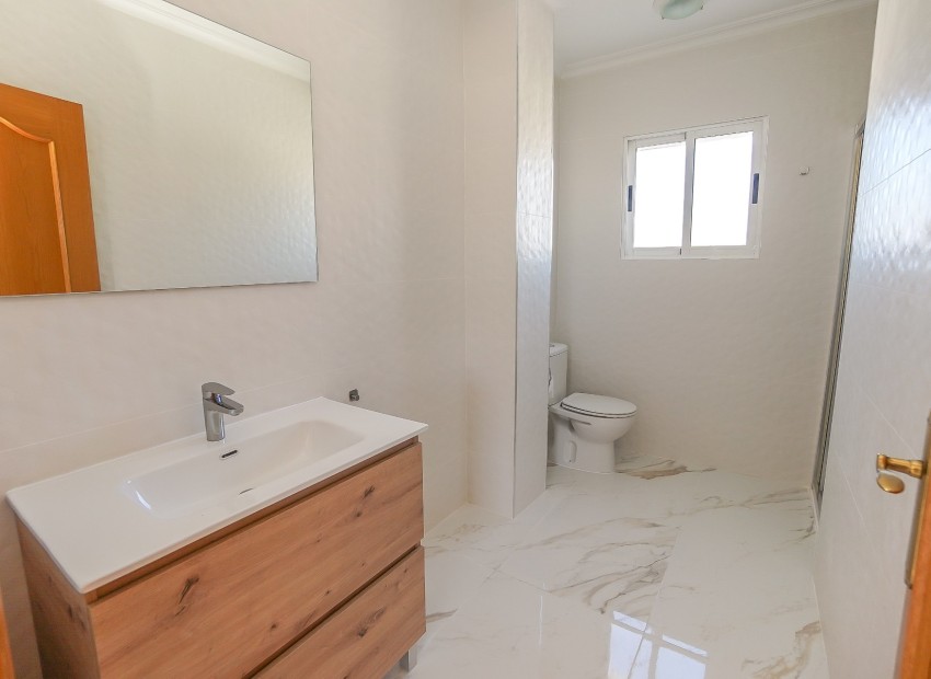 Reventa - Villa - La Marina - Urb. La Marina