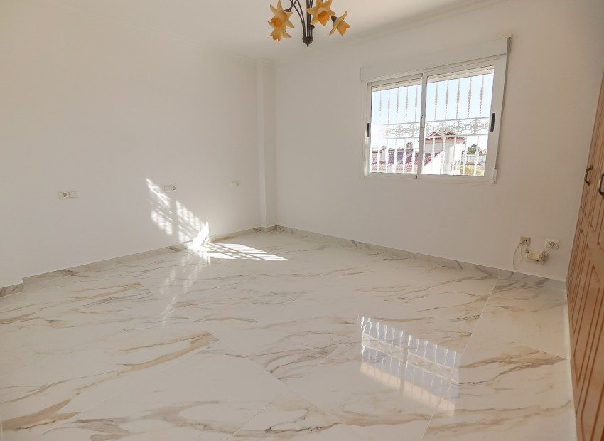 Reventa - Villa - La Marina - Urb. La Marina