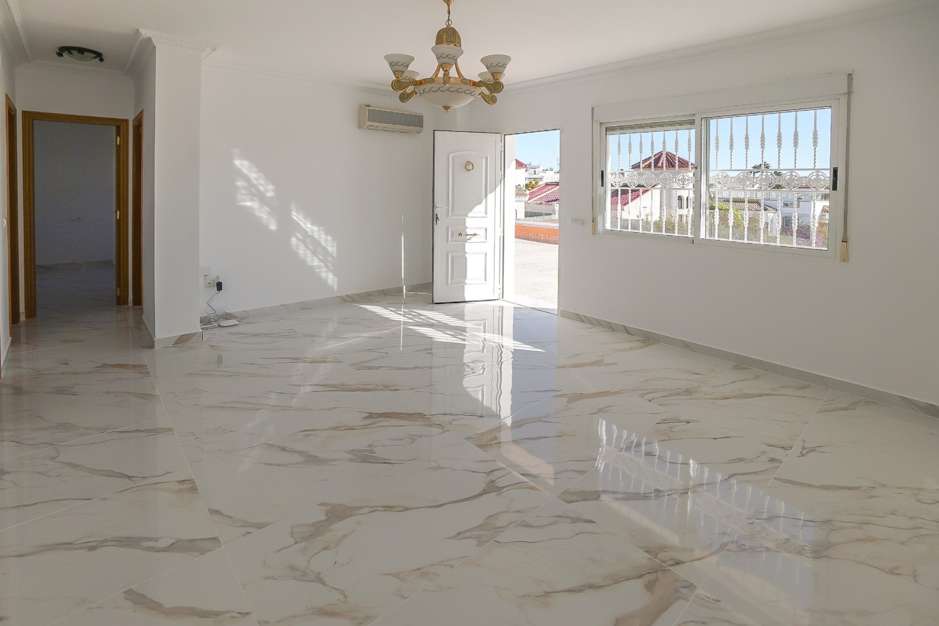 Reventa - Villa - La Marina - Urb. La Marina