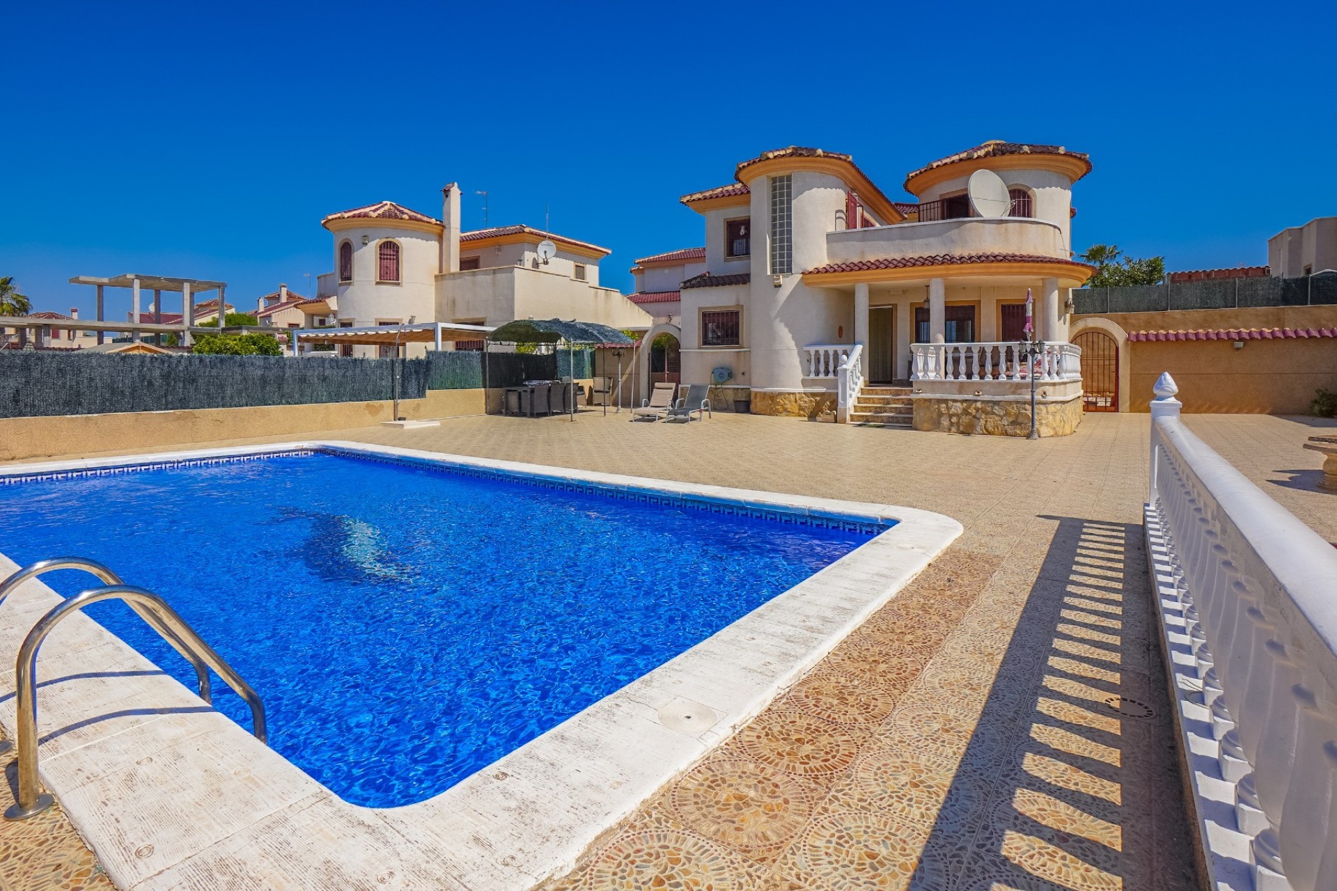 Reventa - Villa - La Marina - Urb. La Marina