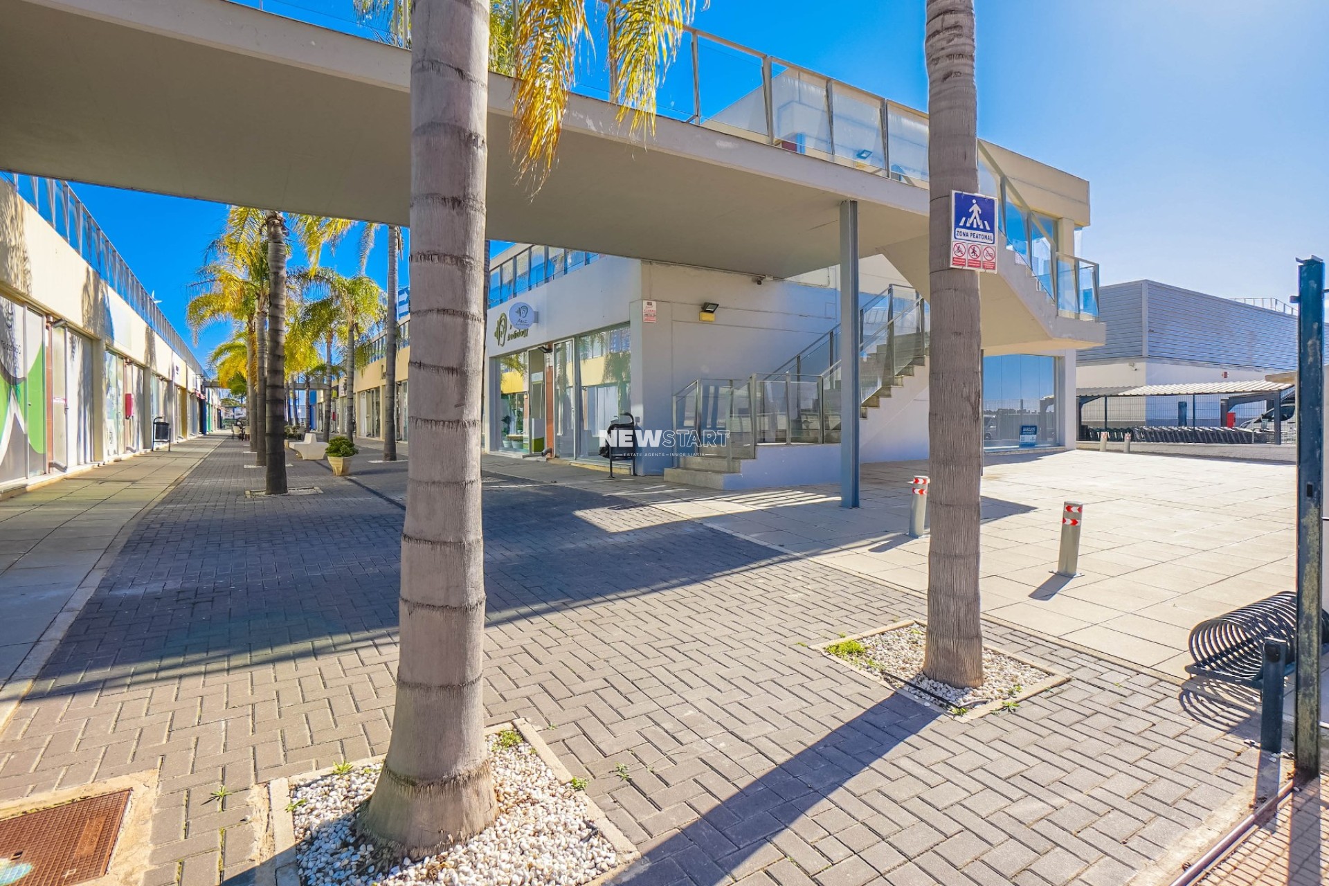 Revente - Commercial - La Marina - Urb. La Marina