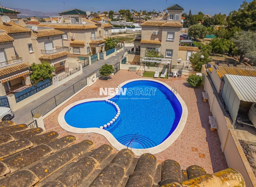 Revente - Maison mitoyenne - La Marina - Urb. El Oasis