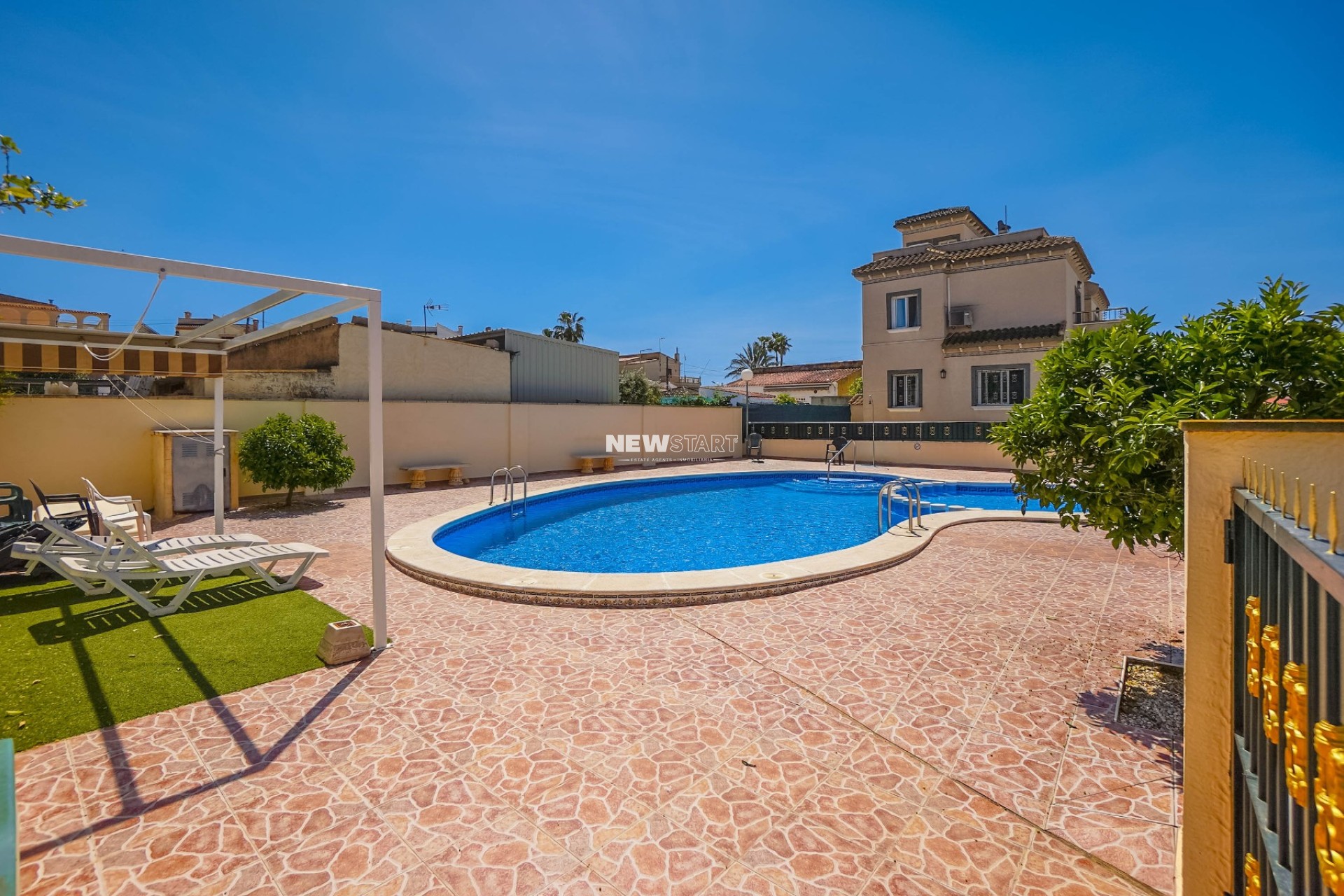 Revente - Maison mitoyenne - La Marina - Urb. El Oasis