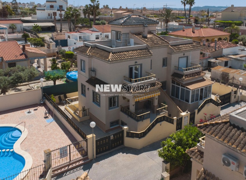 Revente - Maison mitoyenne - La Marina - Urb. El Oasis