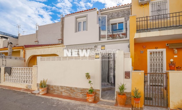 Townhouse - Resale - La Marina - Urb. La Marina