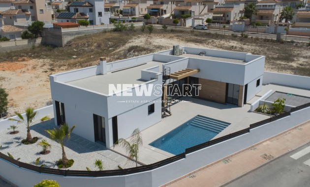 Villa - Återförsäljning - La Marina - Urb. La Marina