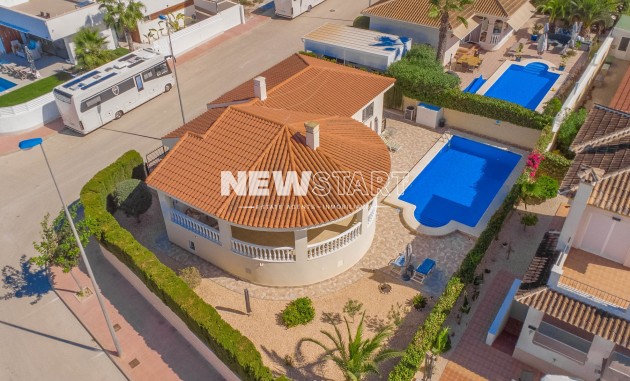 Villa - Herverkoop - La Marina - Urb. El Oasis