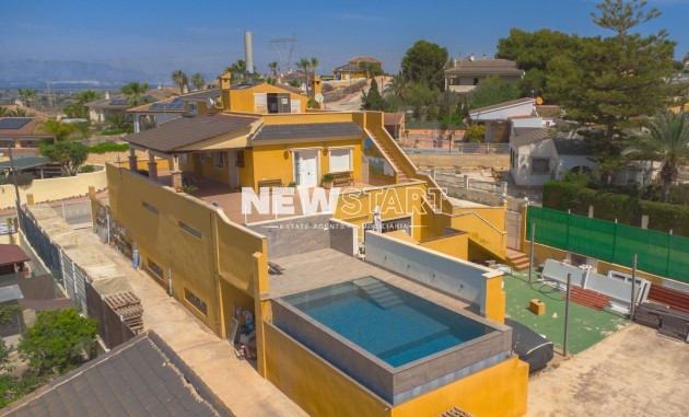 Villa - Reventa - La Marina - Urb. El Oasis