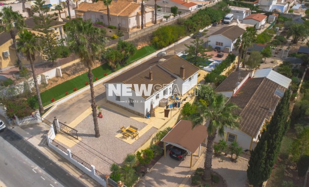 Villa - Wiederverkauf - La Marina - Urb. El Oasis